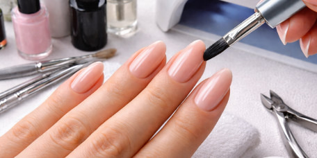 Porque o Verniz Gel Descasca? Guia Profissional para Unhas Mais Resistentes